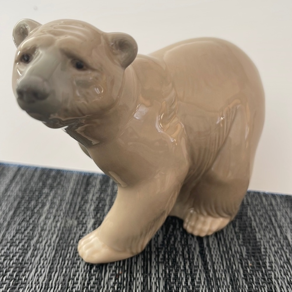 Vintage Lladro walking polar bear